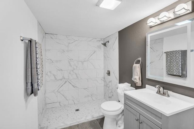 8229 Green Tree ROAD, Milwaukee, WI 53223