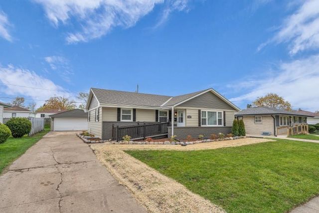 8229 Green Tree ROAD, Milwaukee, WI 53223