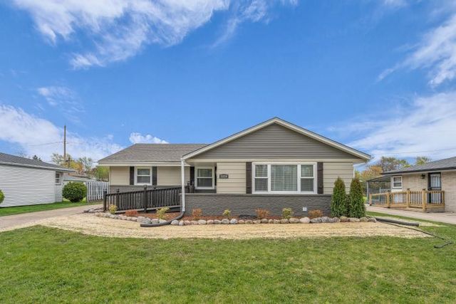 8229 Green Tree ROAD, Milwaukee, WI 53223