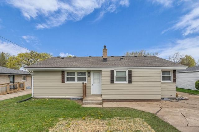 8229 Green Tree ROAD, Milwaukee, WI 53223