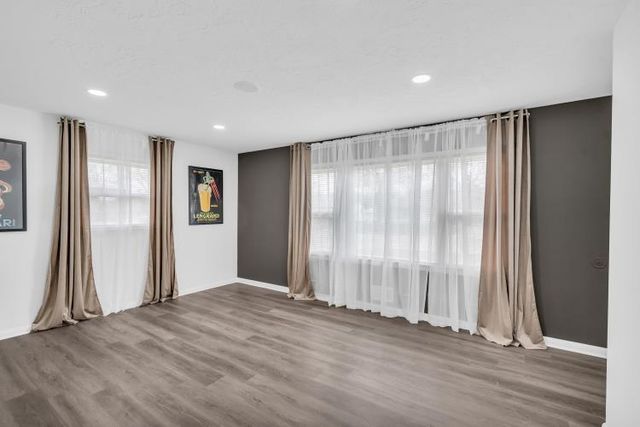8229 Green Tree ROAD, Milwaukee, WI 53223