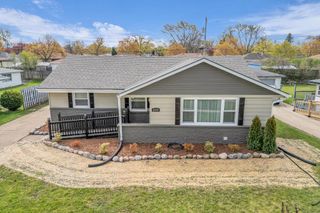 8229 Green Tree ROAD, Milwaukee, WI 53223