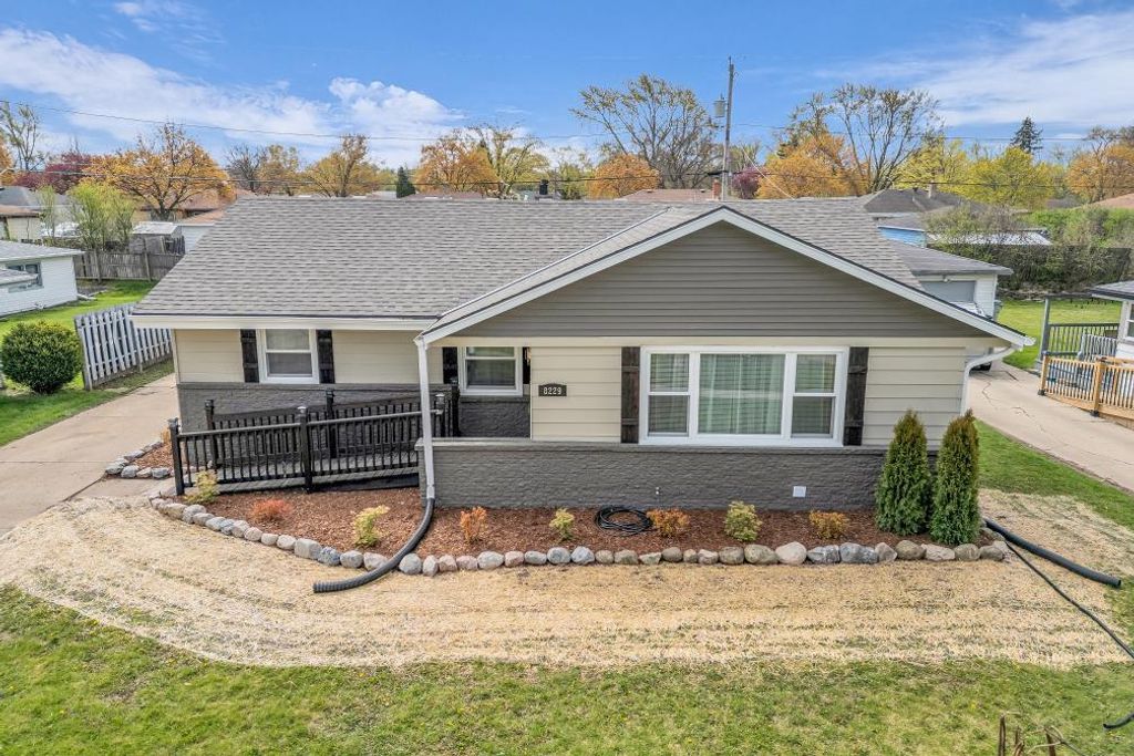 8229 Green Tree ROAD, Milwaukee, WI 53223