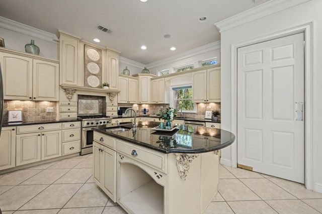 305 Boggy Bayou Court, Niceville, FL 32578