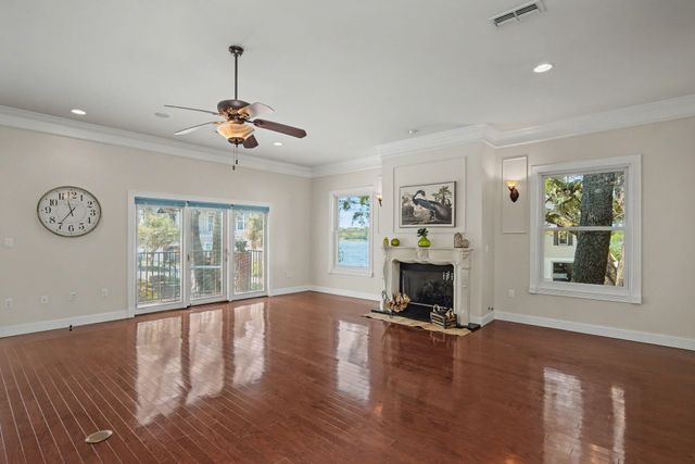 305 Boggy Bayou Court, Niceville, FL 32578