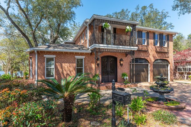305 Boggy Bayou Court, Niceville, FL 32578