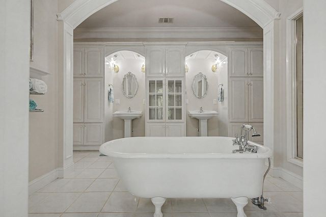 305 Boggy Bayou Court, Niceville, FL 32578