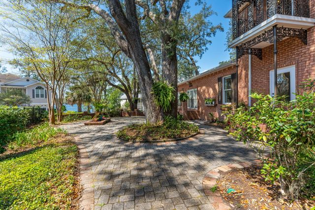 305 Boggy Bayou Court, Niceville, FL 32578