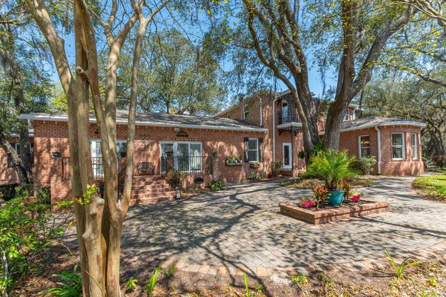 305 Boggy Bayou Court, Niceville, FL 32578