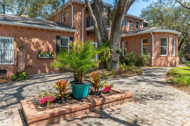 305 Boggy Bayou Court, Niceville, FL 32578