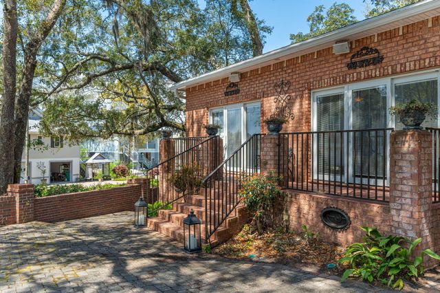 305 Boggy Bayou Court, Niceville, FL 32578