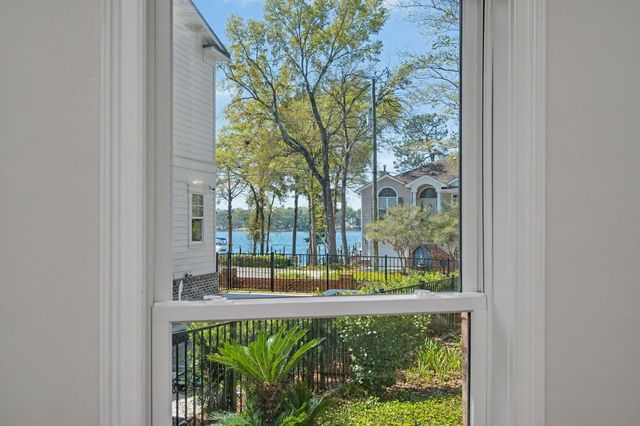 305 Boggy Bayou Court, Niceville, FL 32578