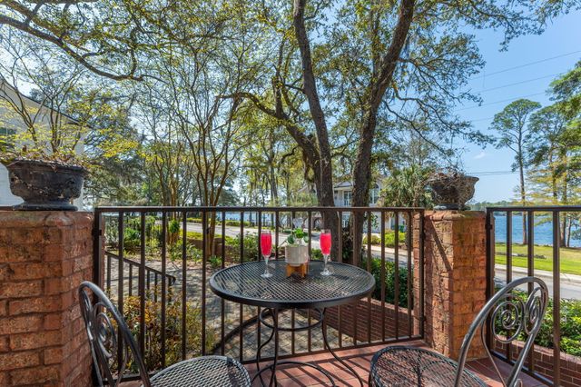 305 Boggy Bayou Court, Niceville, FL 32578