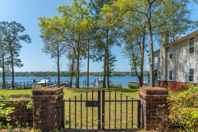 305 Boggy Bayou Court, Niceville, FL 32578