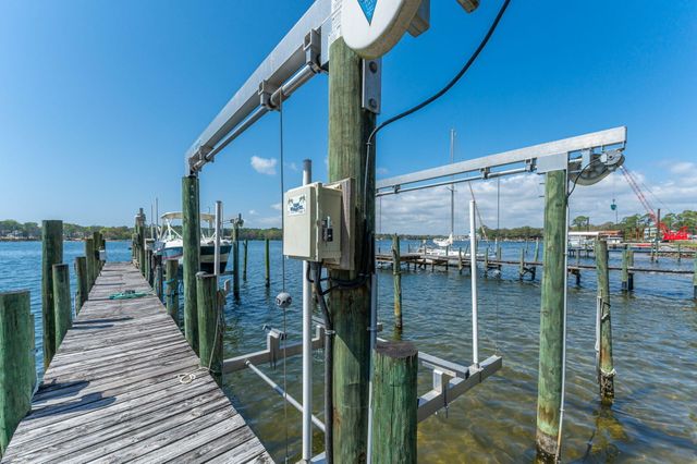 305 Boggy Bayou Court, Niceville, FL 32578