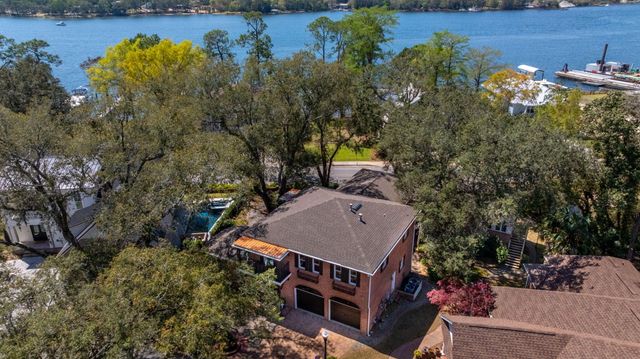 305 Boggy Bayou Court, Niceville, FL 32578