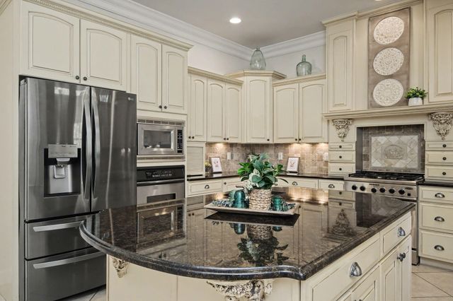 305 Boggy Bayou Court, Niceville, FL 32578