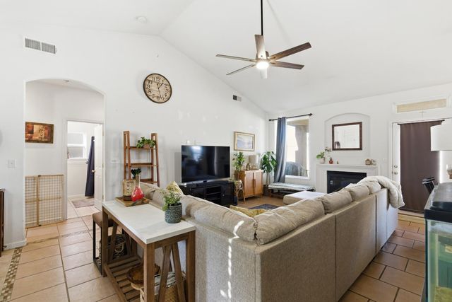 5659 N Brent Avenue, Fresno, CA 93723