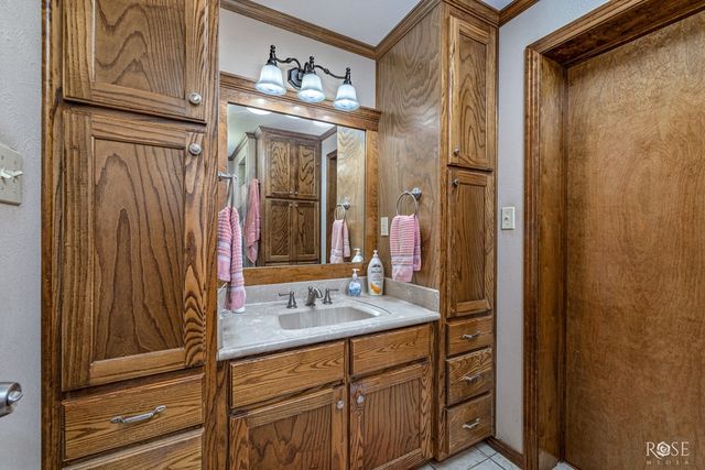 525 E 2nd Street, Sonora, TX 76950