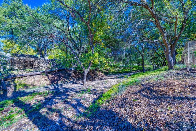 525 E 2nd Street, Sonora, TX 76950