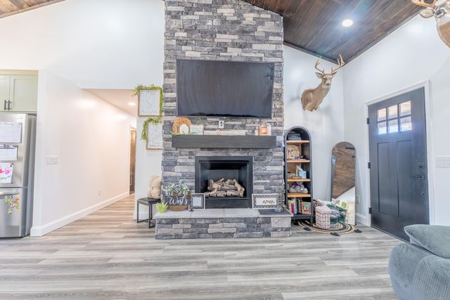 2009 East Williamsburg Street, Whitley City, KY 42653