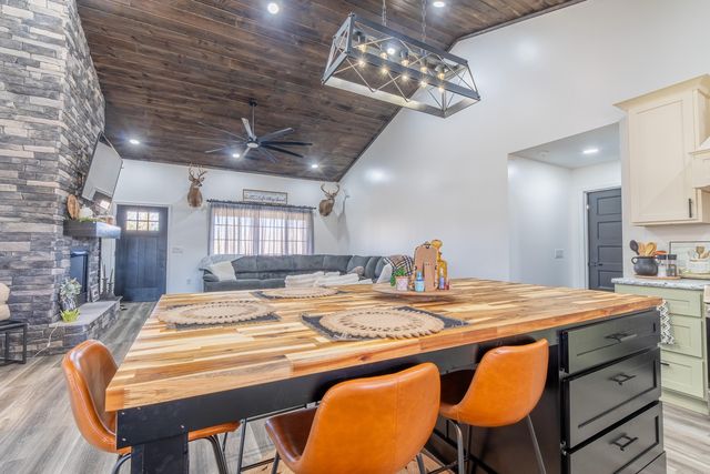 2009 East Williamsburg Street, Whitley City, KY 42653