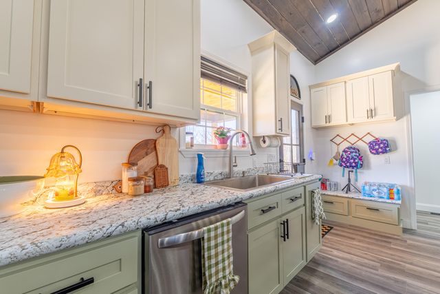 2009 East Williamsburg Street, Whitley City, KY 42653