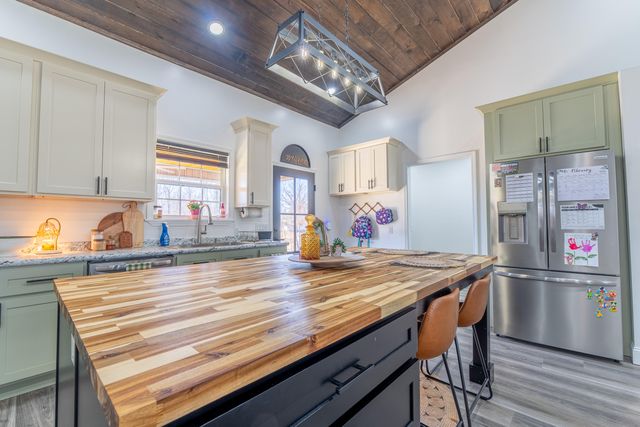 2009 East Williamsburg Street, Whitley City, KY 42653