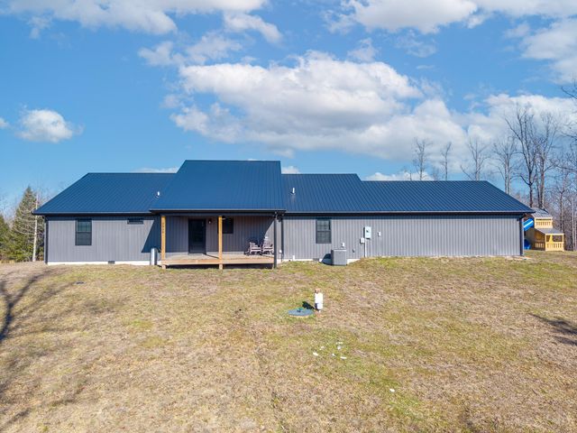2009 East Williamsburg Street, Whitley City, KY 42653