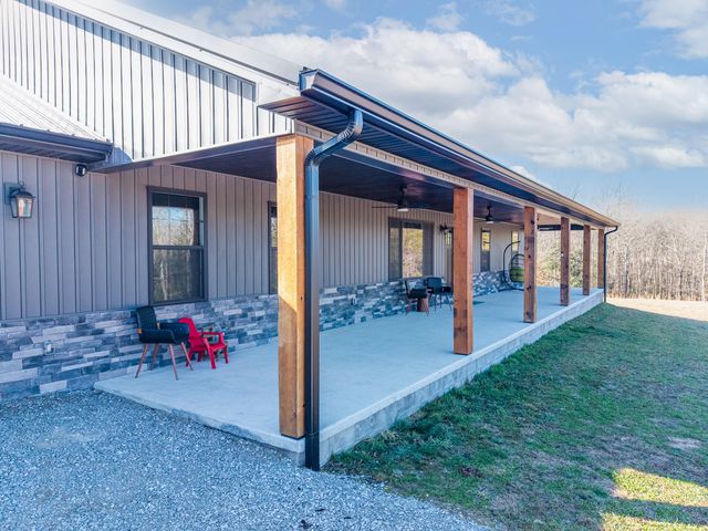 2009 East Williamsburg Street, Whitley City, KY 42653