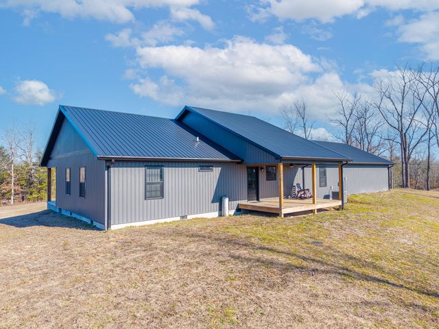 2009 East Williamsburg Street, Whitley City, KY 42653