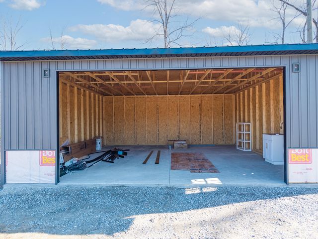 2009 East Williamsburg Street, Whitley City, KY 42653