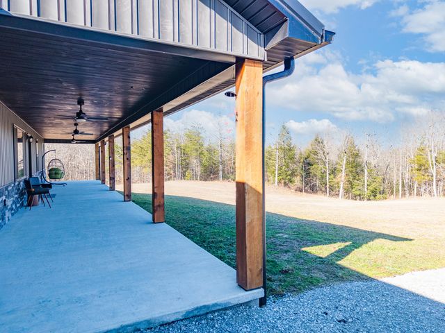 2009 East Williamsburg Street, Whitley City, KY 42653