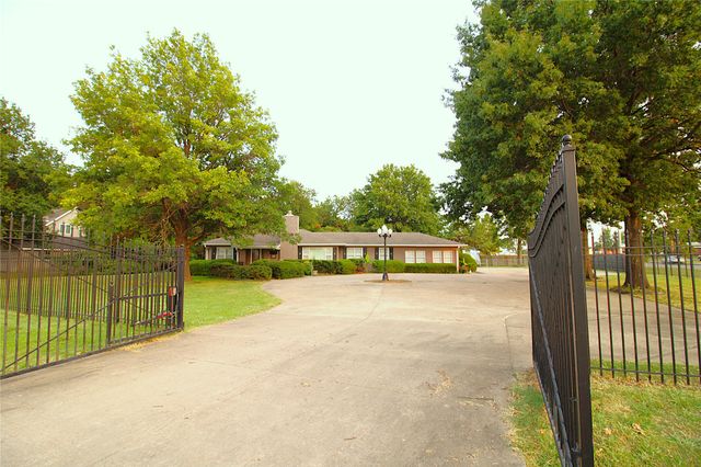 6510 E 24th Street S, Tulsa, OK 74129