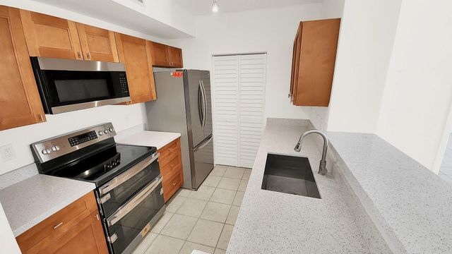 580 S Sapodilla Avenue 102, West Palm Beach, FL 33401