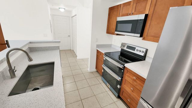 580 S Sapodilla Avenue 102, West Palm Beach, FL 33401