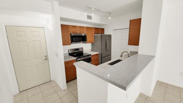 580 S Sapodilla Avenue 102, West Palm Beach, FL 33401