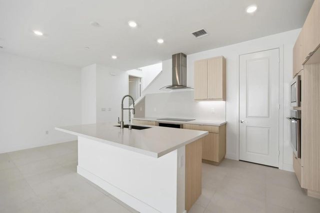 2670 Maverick Lane, Palm Springs, CA 92264