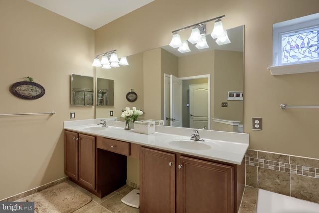 1624 PARVIN RD, Lancaster, PA 17601