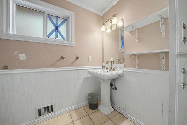 31 S Pioneer Cir, Jackson, CA 95642