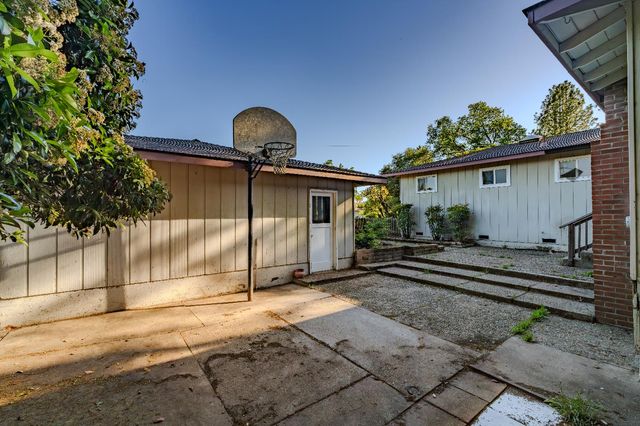 31 S Pioneer Cir, Jackson, CA 95642