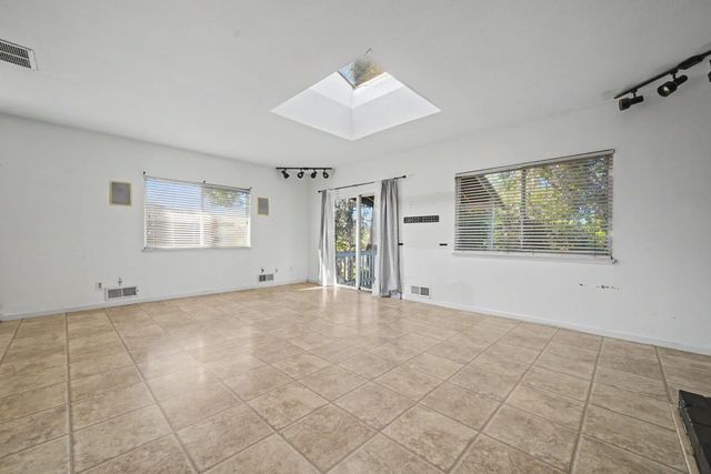 31 S Pioneer Cir, Jackson, CA 95642