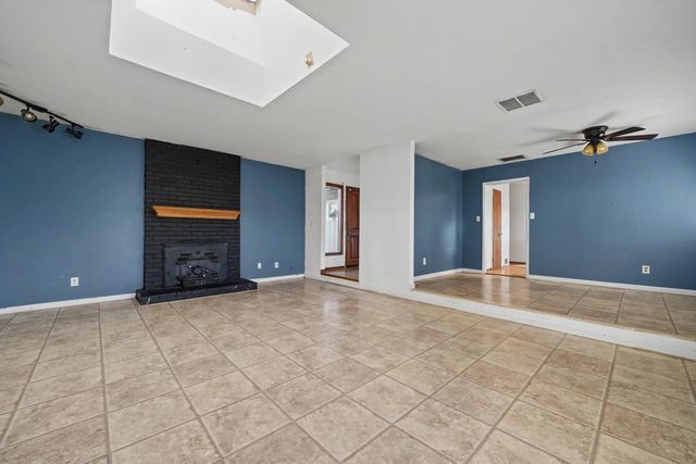 31 S Pioneer Cir, Jackson, CA 95642