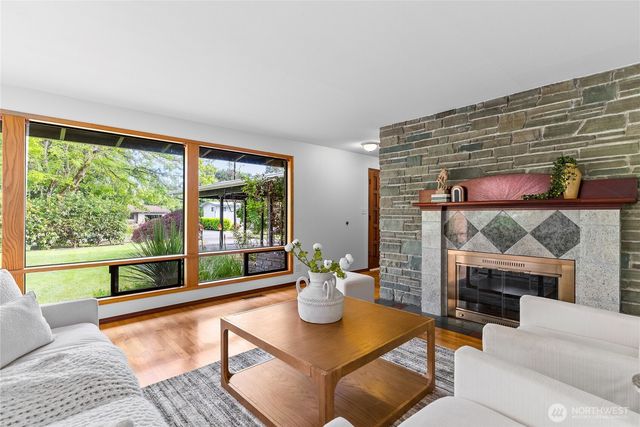 4215 189th Place SW, Lynnwood, WA 98036