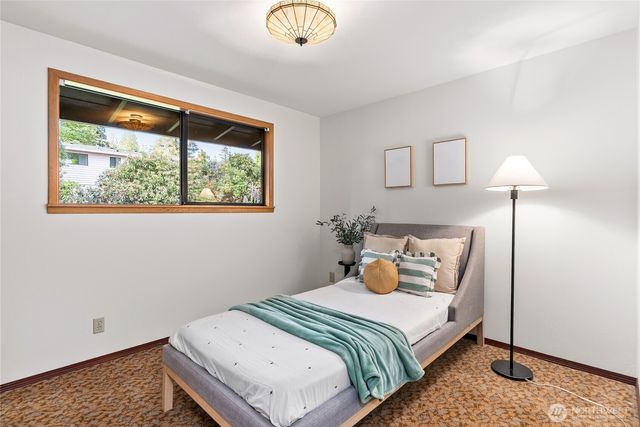 4215 189th Place SW, Lynnwood, WA 98036
