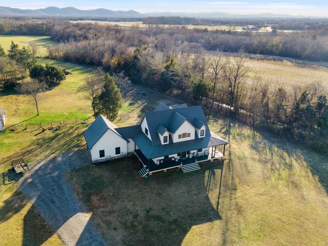 5650 Sledge Rd, Christiana, TN 37037