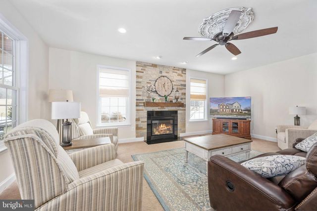 24 GIBSON DR, Fredericksburg, VA 22406