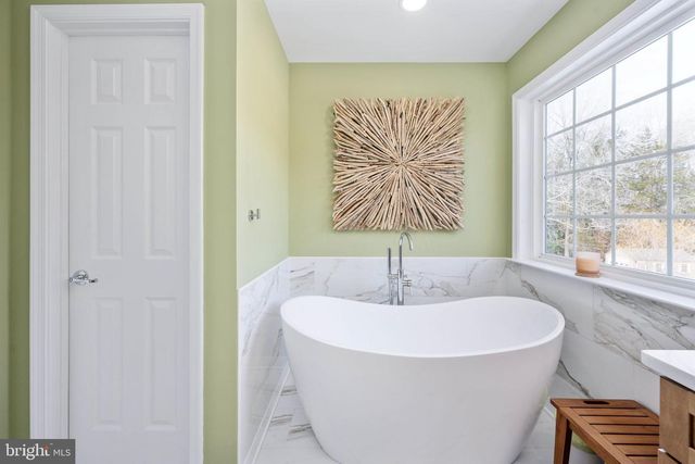 24 GIBSON DR, Fredericksburg, VA 22406