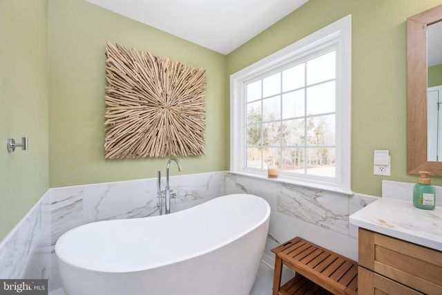 24 GIBSON DR, Fredericksburg, VA 22406