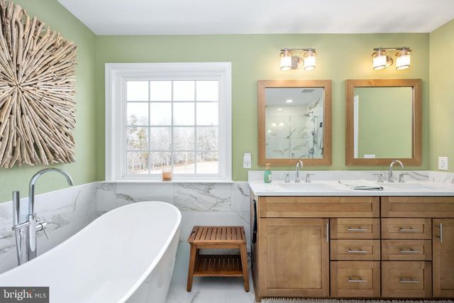 24 GIBSON DR, Fredericksburg, VA 22406